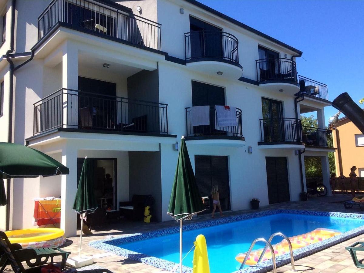 מאלינסקה Apartmani Zaric מראה חיצוני תמונה