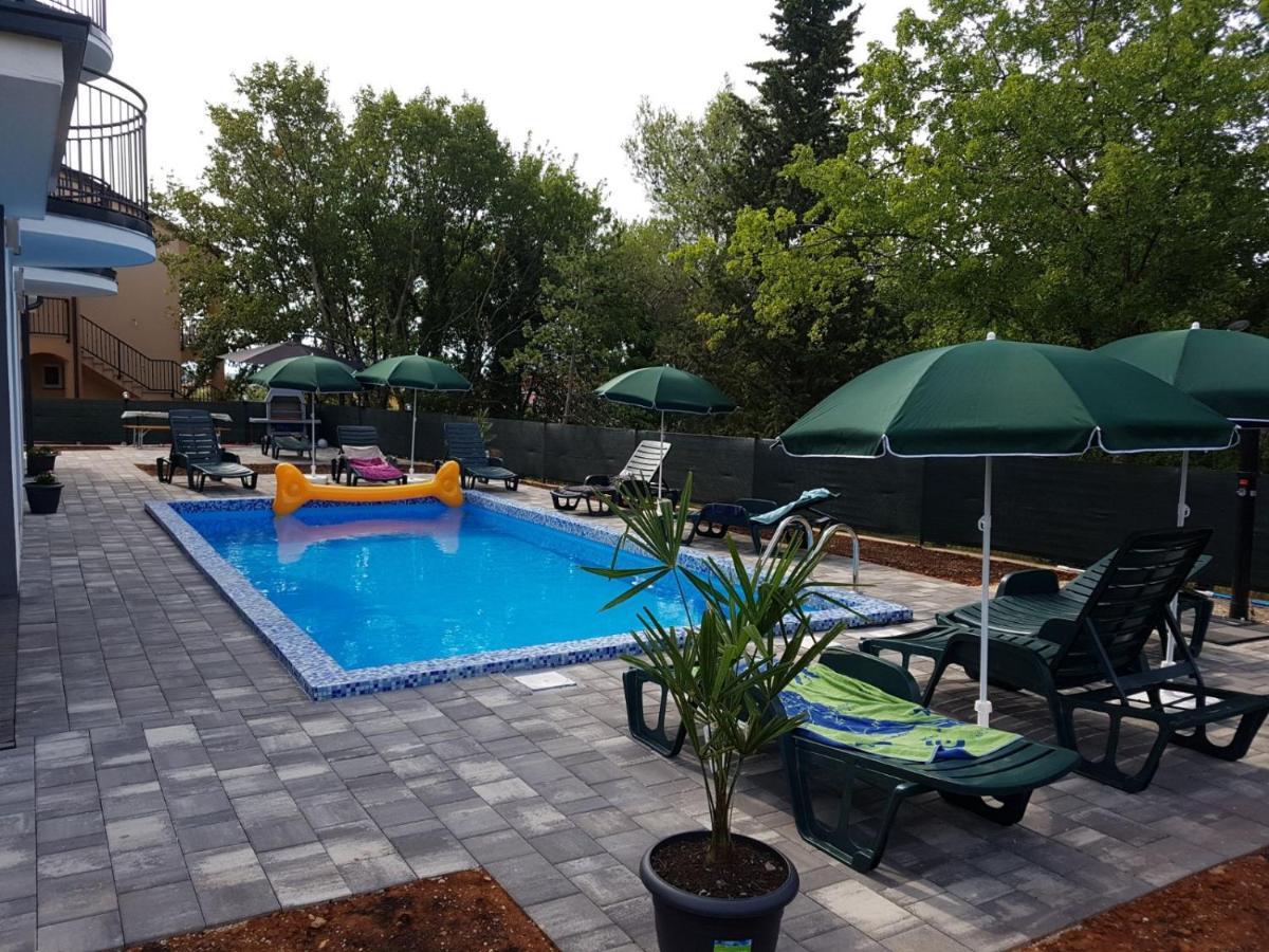 מאלינסקה Apartmani Zaric מראה חיצוני תמונה