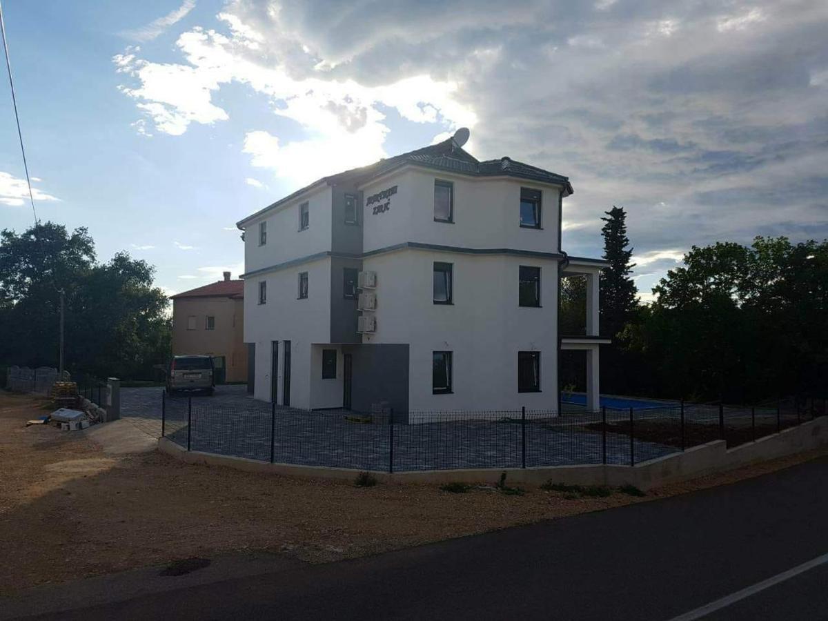 מאלינסקה Apartmani Zaric מראה חיצוני תמונה