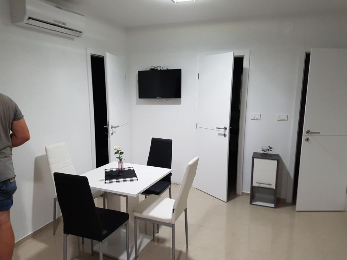 מאלינסקה Apartmani Zaric מראה חיצוני תמונה
