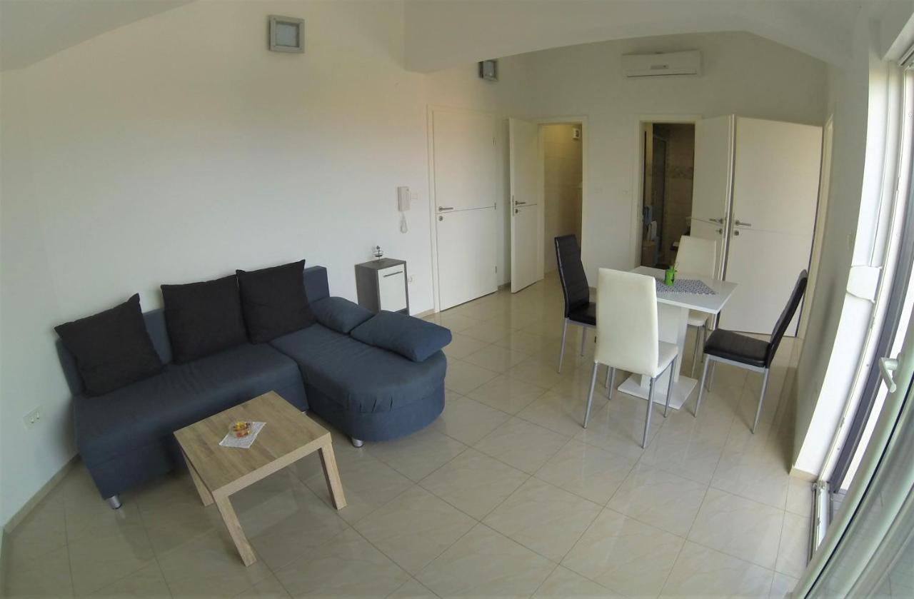 מאלינסקה Apartmani Zaric מראה חיצוני תמונה