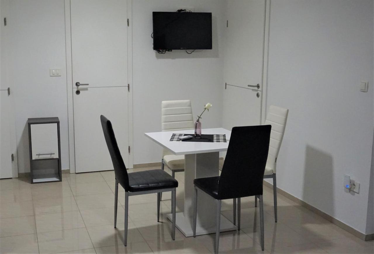 מאלינסקה Apartmani Zaric מראה חיצוני תמונה