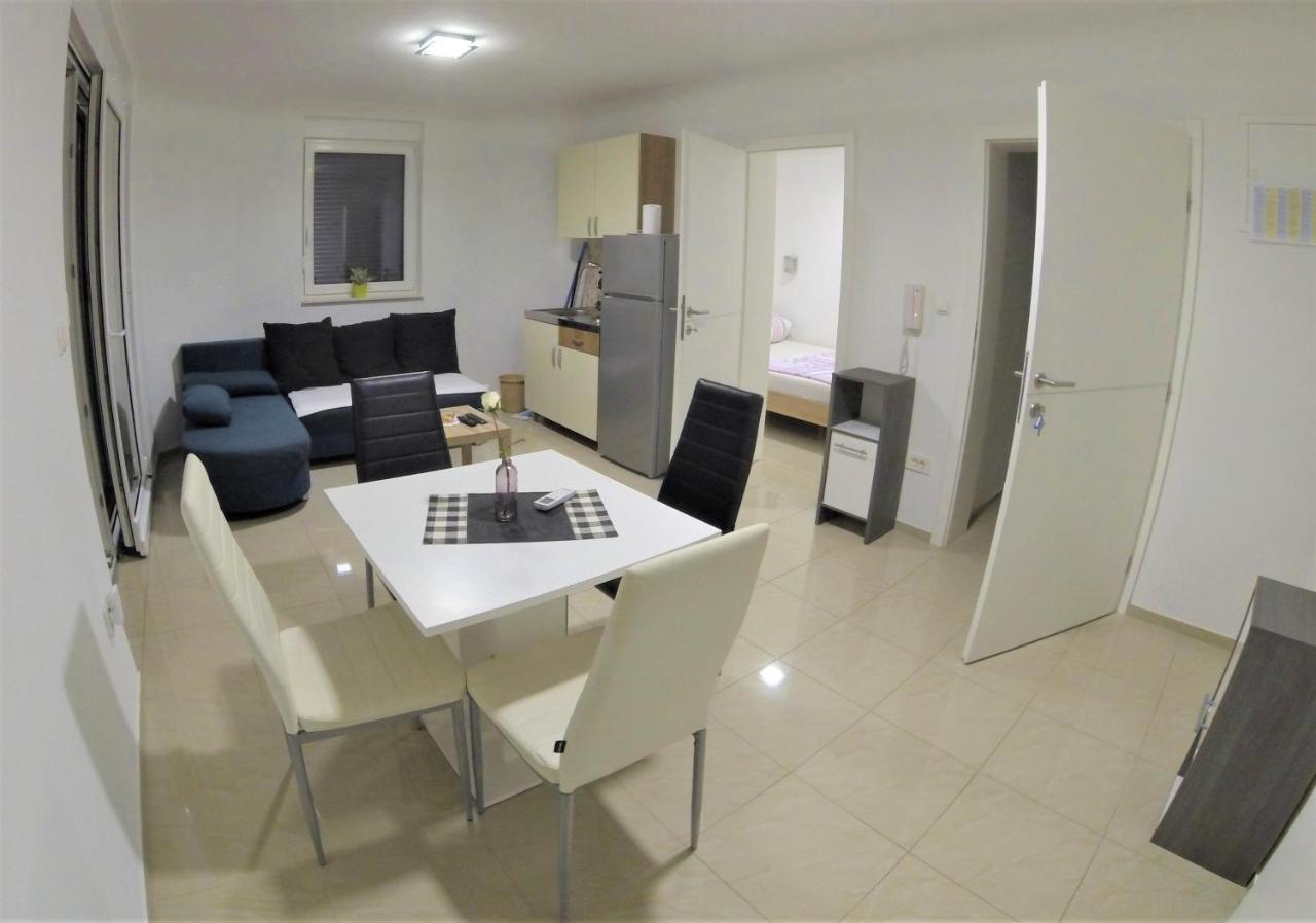 מאלינסקה Apartmani Zaric מראה חיצוני תמונה