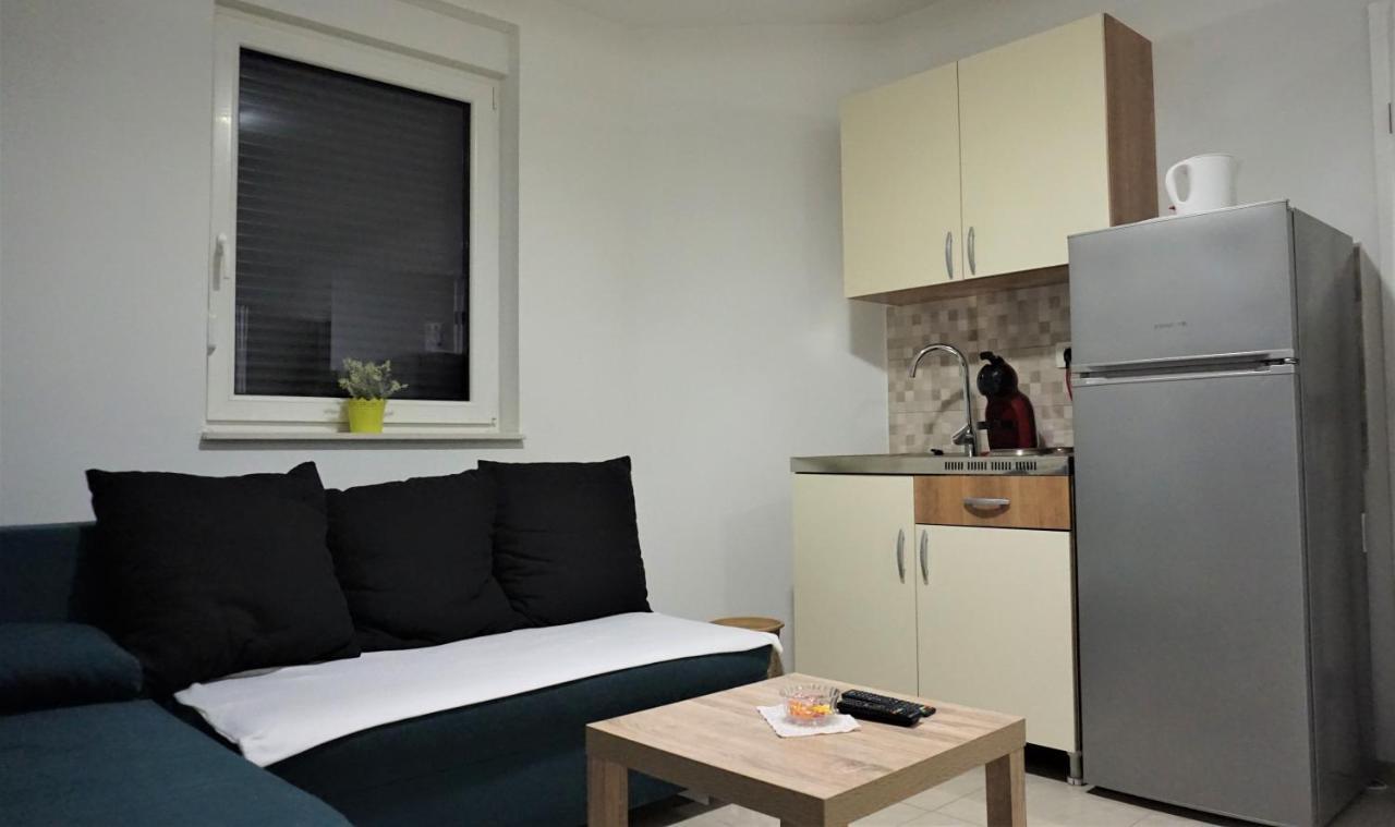 מאלינסקה Apartmani Zaric מראה חיצוני תמונה